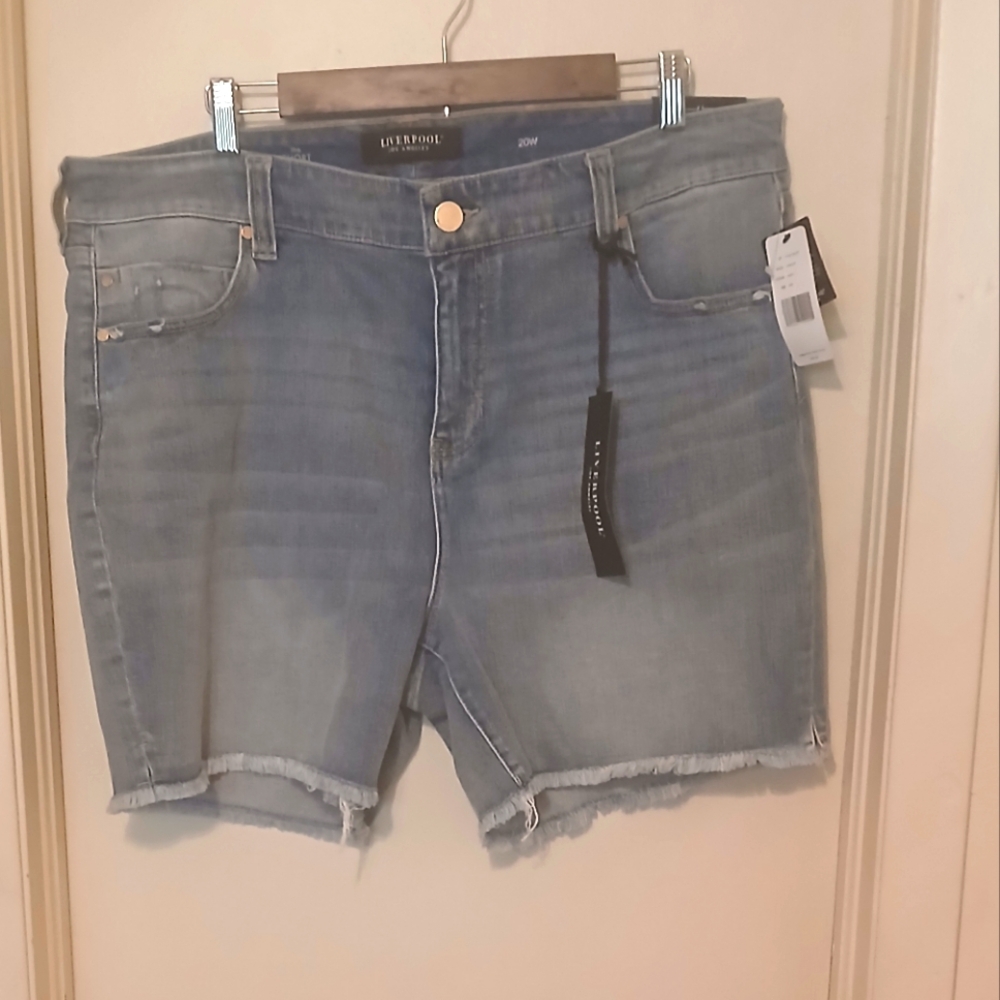 Liverpool  5 Pocket plus size Denim Jean Shorts Size 20 W New With Tags